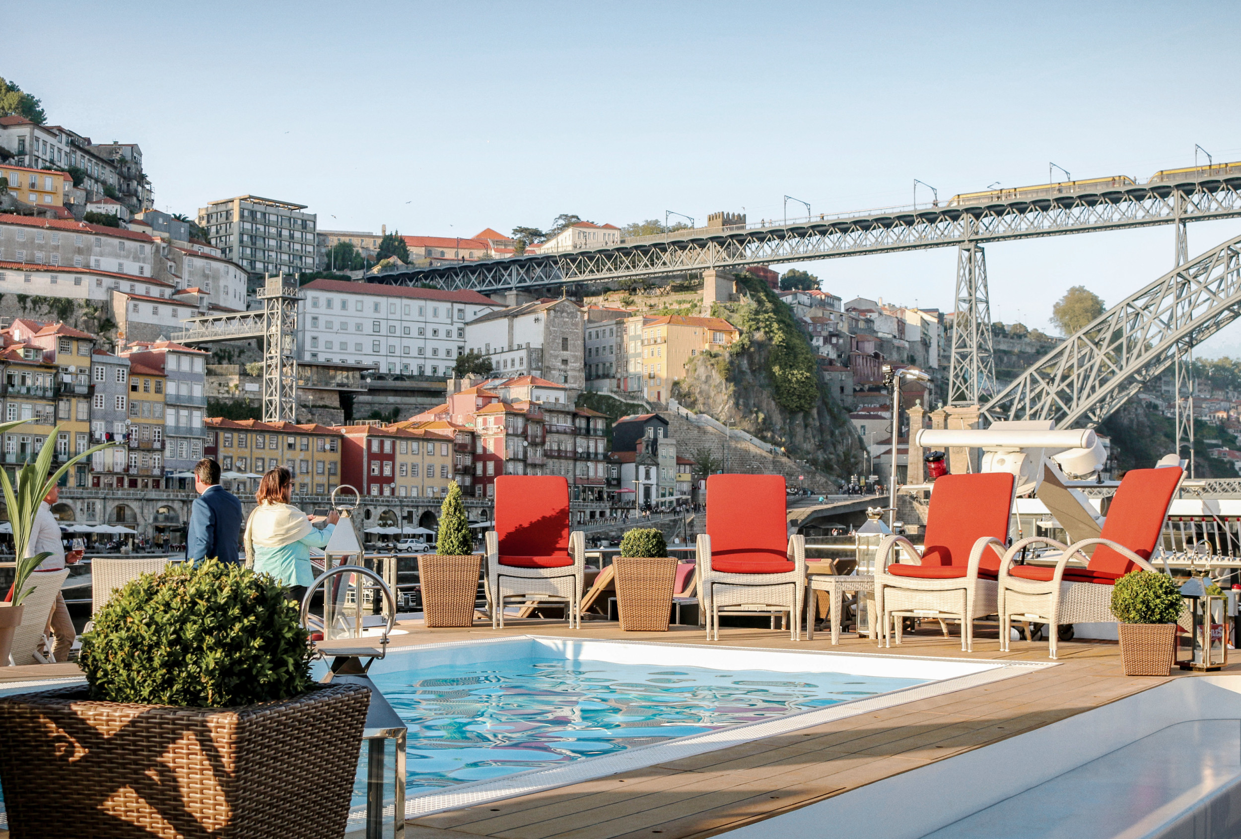 DOU SCHIFF SONNENDECK POOL