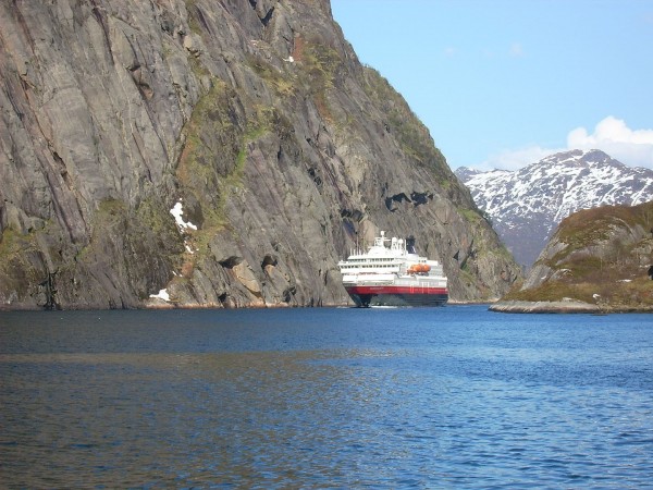 Schiff im Trollfjord